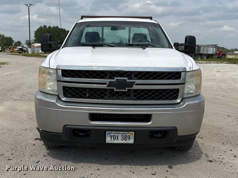 2011 Chevrolet Silverado 2500HD Pickup Truck - photo 2