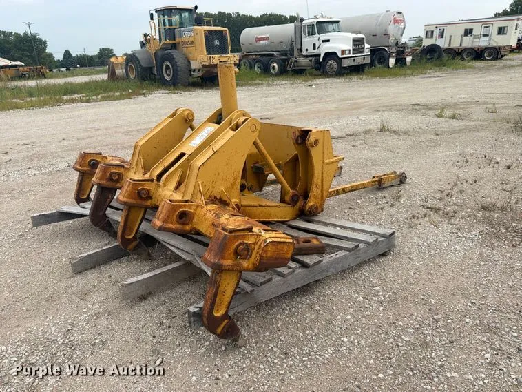2001 Diamond Attachments 140H Ripper