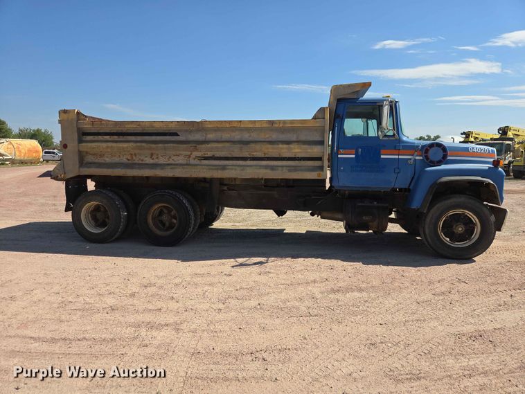 1986 Ford LT8000 Dump Truck - photo 4