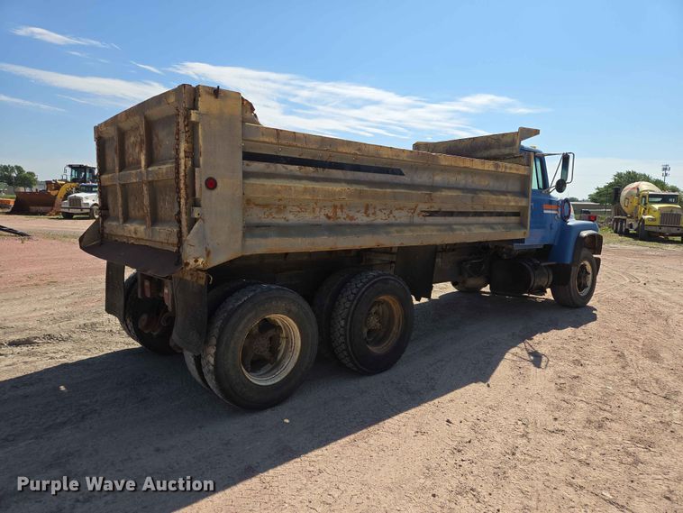1986 Ford LT8000 Dump Truck - photo 5
