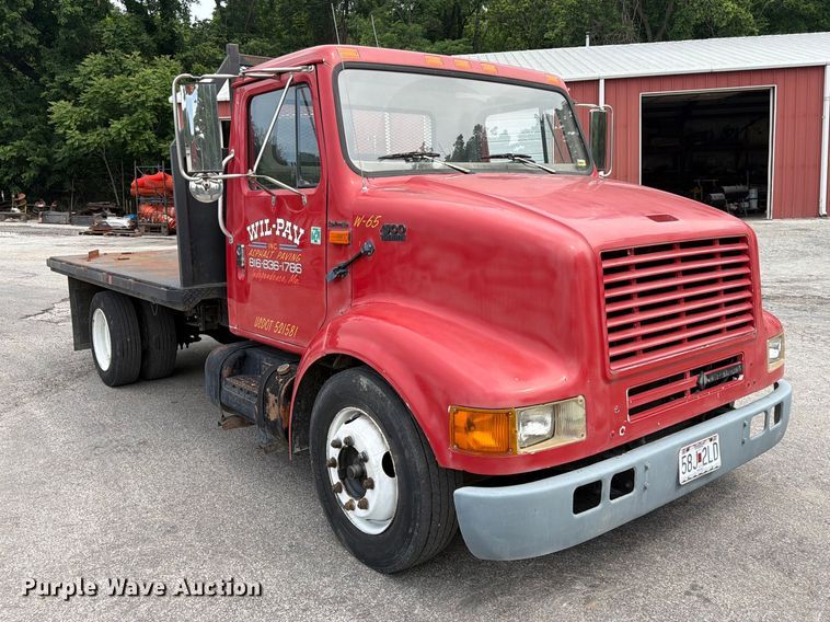 1995 International 4700 Flatbed Truck - photo 3