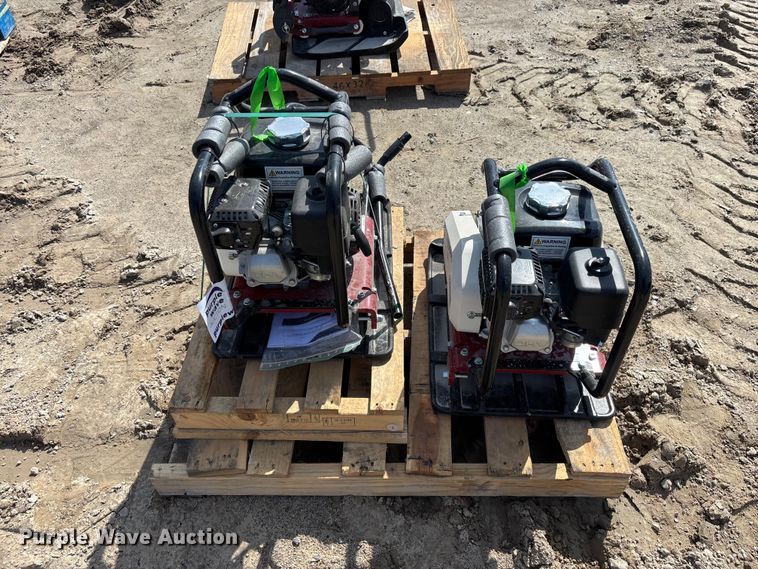 (2) Dynapac DFP8X Plate Compactors - photo 2
