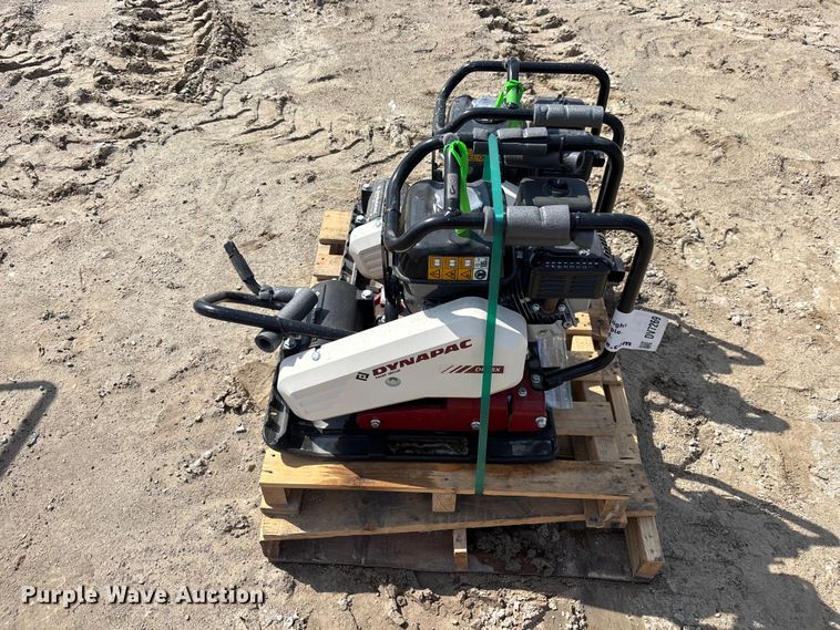 (2) Dynapac DFP8X Plate Compactors - photo 4