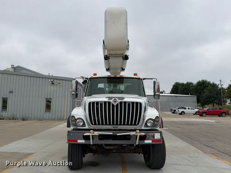 2011 International SX537 Bucket Truck - photo 2