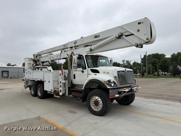 2011 International SX537 Bucket Truck - photo 3