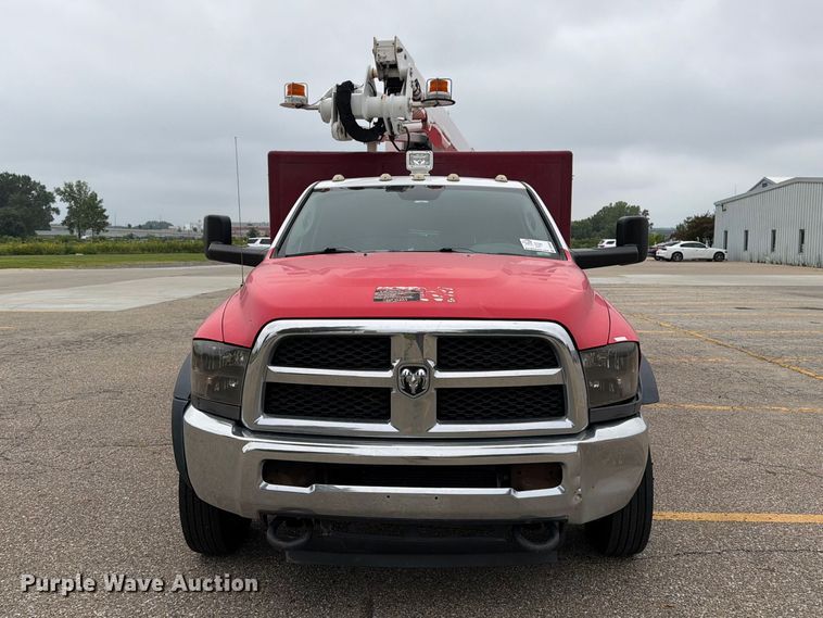 2014 RAM 5500HD Bucket Truck - photo 2