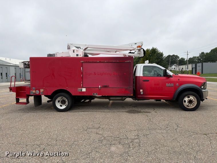2014 RAM 5500HD Bucket Truck - photo 4