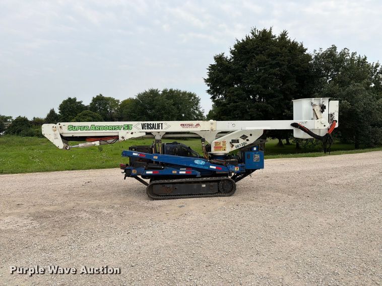 2013 Versalift MA53TD Tracked Boom Lift - photo 2