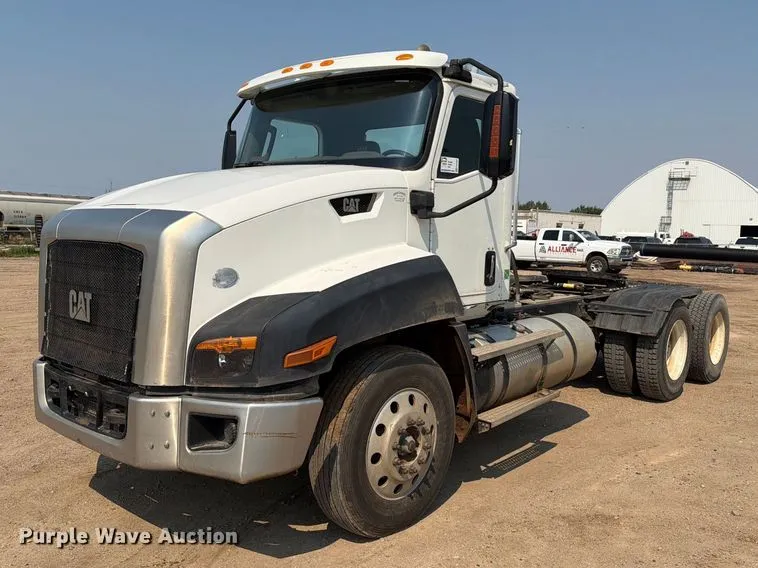 2015 Caterpillar CT660 Semi Truck