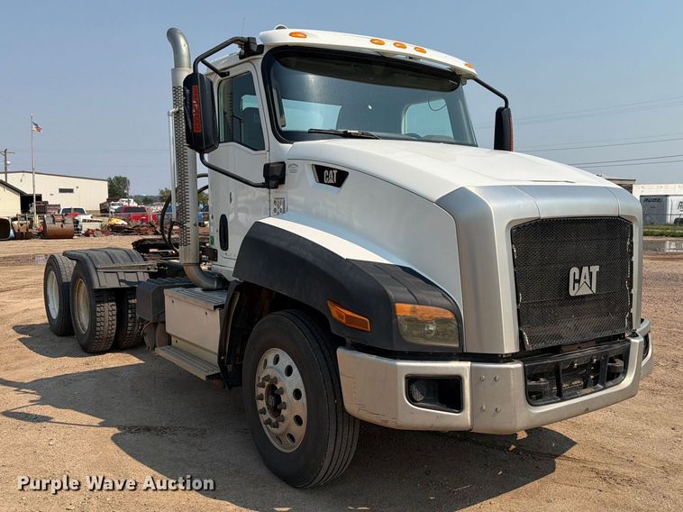2015 Caterpillar CT660 Semi Truck - photo 3