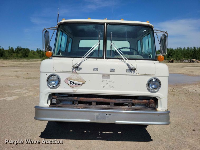 1984 Ford 7000 Fuel Truck - photo 2