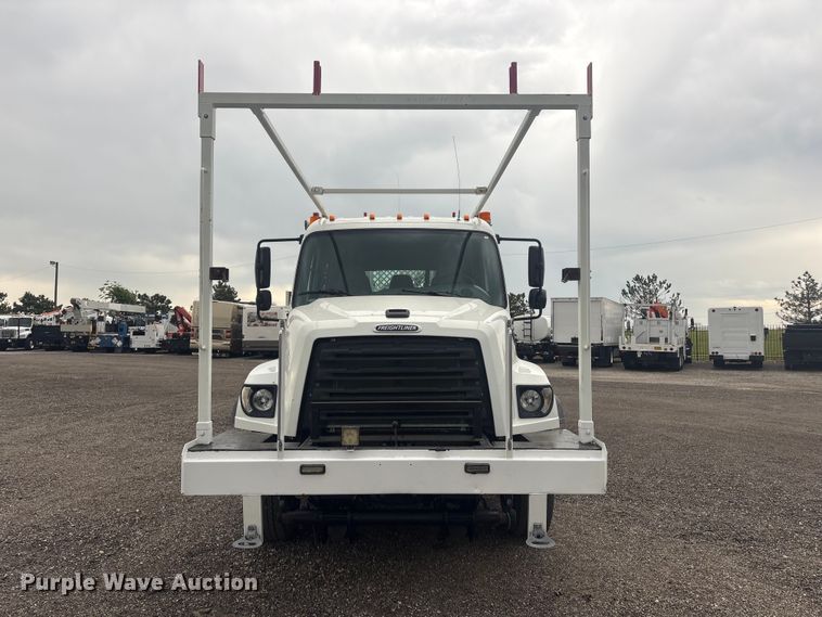 2013 Freightliner 114SD Crane Truck - photo 2