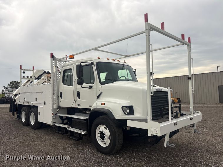 2013 Freightliner 114SD Crane Truck - photo 3