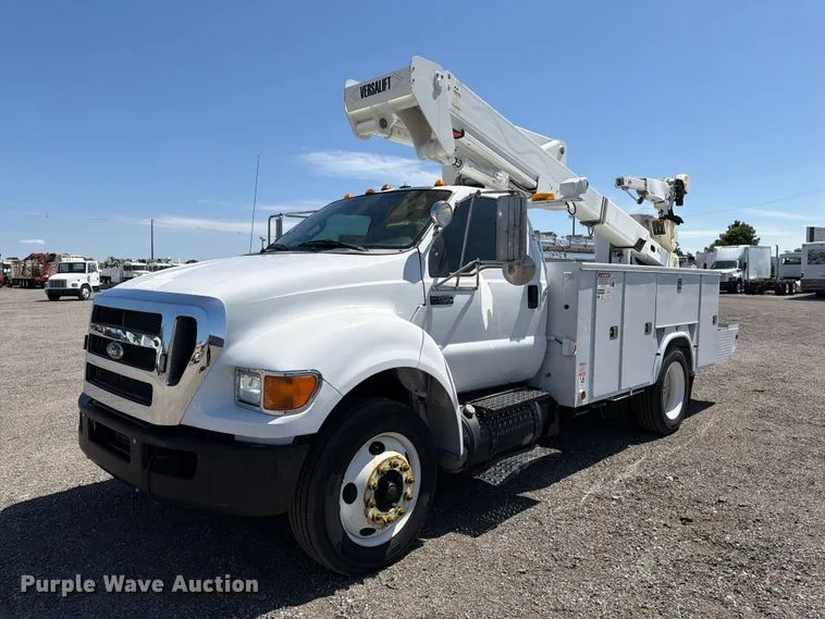 2015 Ford F650 Super Duty Bucket Truck