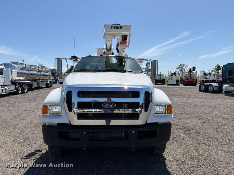 2015 Ford F650 Super Duty Bucket Truck - photo 2