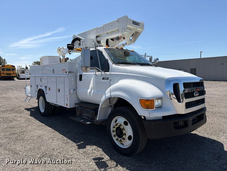 2015 Ford F650 Super Duty Bucket Truck - photo 3