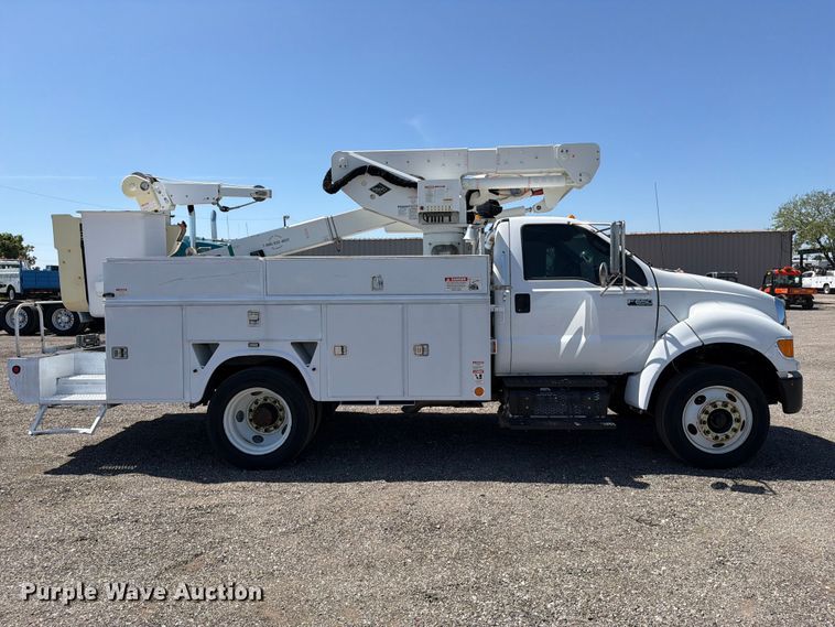 2015 Ford F650 Super Duty Bucket Truck - photo 4