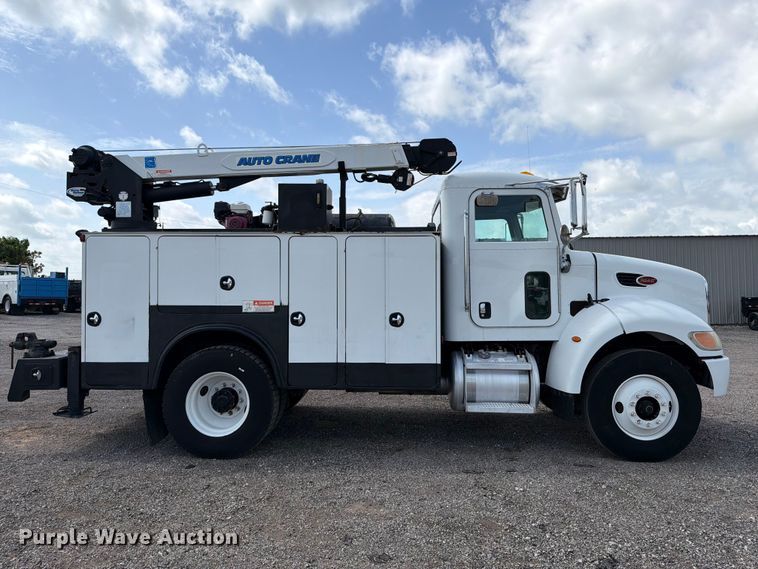 2006 Peterbilt 335 Utility / Service Truck - photo 4