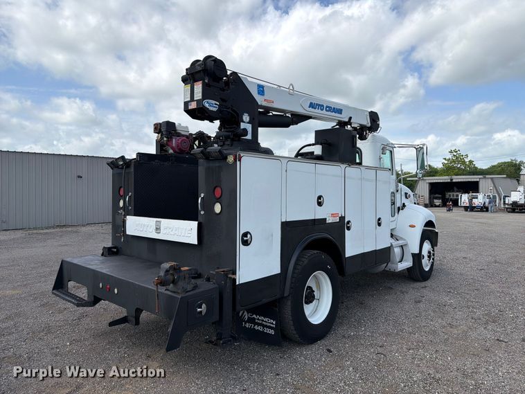 2006 Peterbilt 335 Utility / Service Truck - photo 5