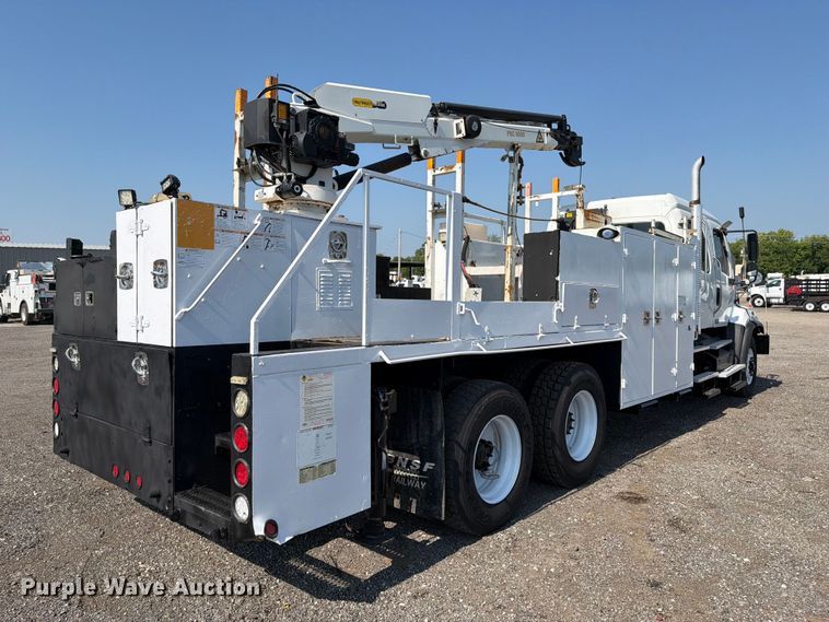 2013 Freightliner 108SD Crew Cab Crane Truck - photo 5