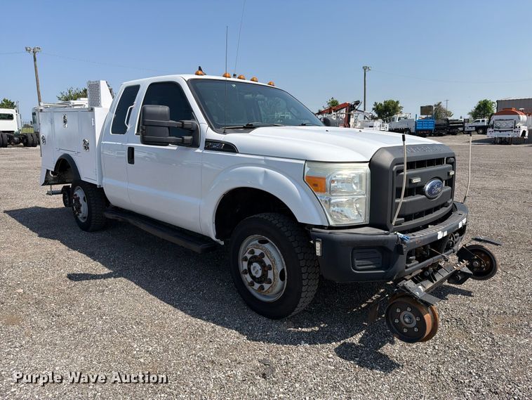 2014 Ford F250 Super Duty Ext. Cab Utility Bed Pickup Truck - photo 3