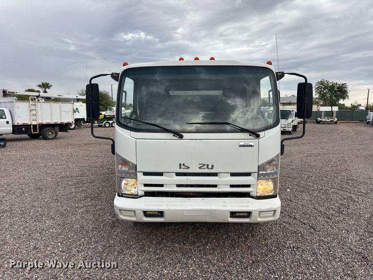 2011 Isuzu NRR Crew Cab Dump Truck - photo 2