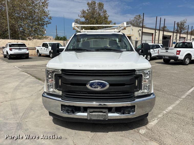 2019 Ford F250 Super Duty Utility Bed Pickup Truck - photo 2