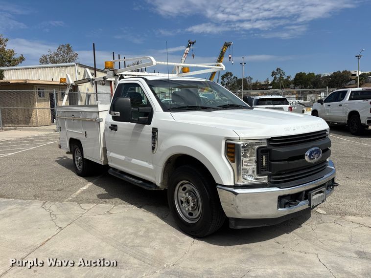 2019 Ford F250 Super Duty Utility Bed Pickup Truck - photo 3