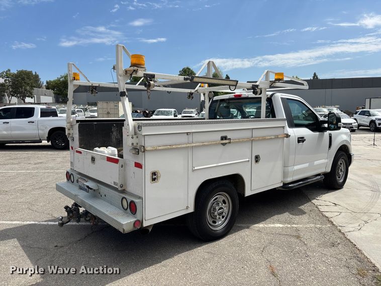 2019 Ford F250 Super Duty Utility Bed Pickup Truck - photo 5