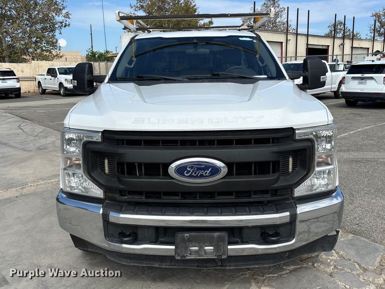 2020 Ford F250 Super Duty Utility Bed Pickup Truck - photo 2