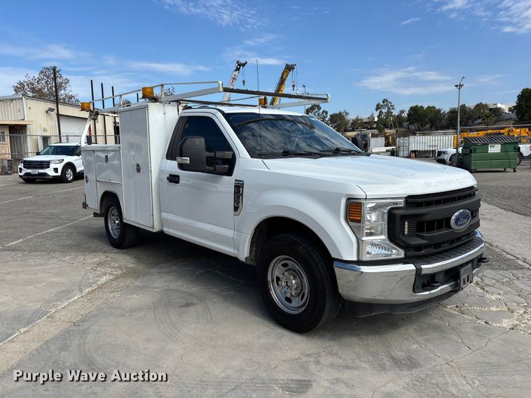2020 Ford F250 Super Duty Utility Bed Pickup Truck - photo 3