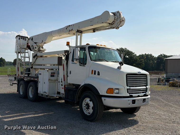 1998 Ford LT8513 Bucket Truck - photo 3