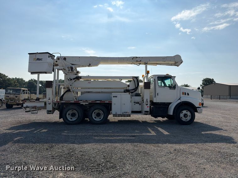 1998 Ford LT8513 Bucket Truck - photo 4