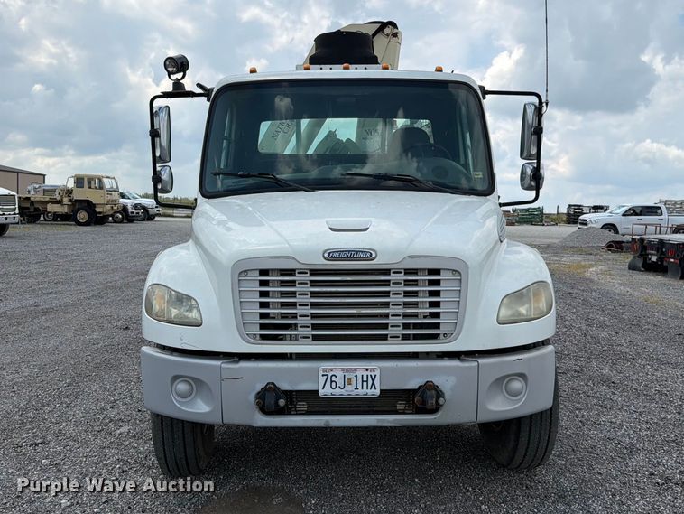 2004 Freightliner Business Class M2 106 Utility / Service Truck - photo 2