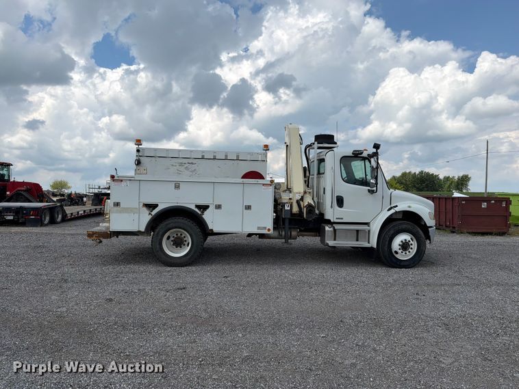 2004 Freightliner Business Class M2 106 Utility / Service Truck - photo 4