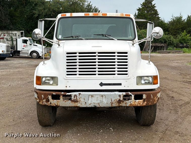 1996 International 4900 Flatbed Truck - photo 2
