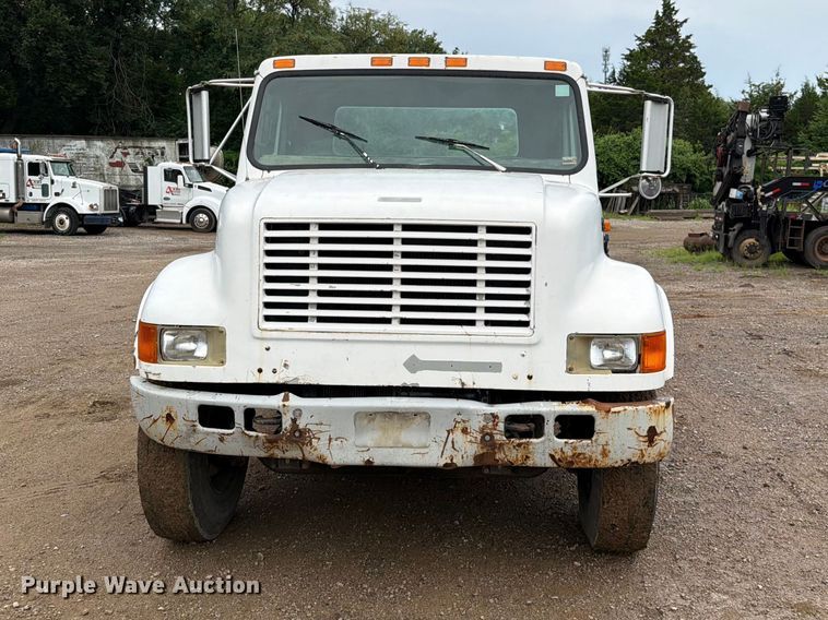 1994 International 4900 Flatbed Truck - photo 2