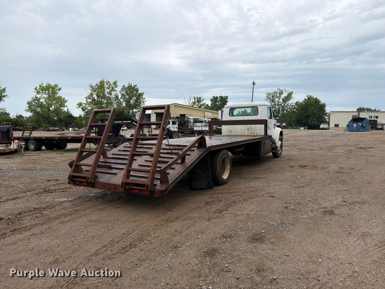 1994 International 4900 Flatbed Truck - photo 5