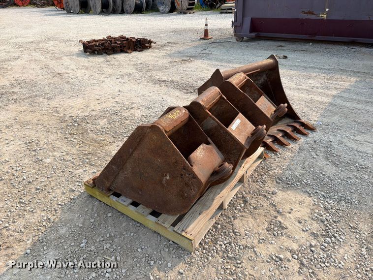 (4) CP Backhoe Buckets - photo 3