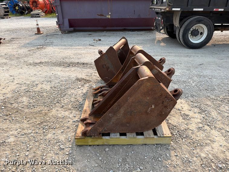 (4) CP Backhoe Buckets - photo 4