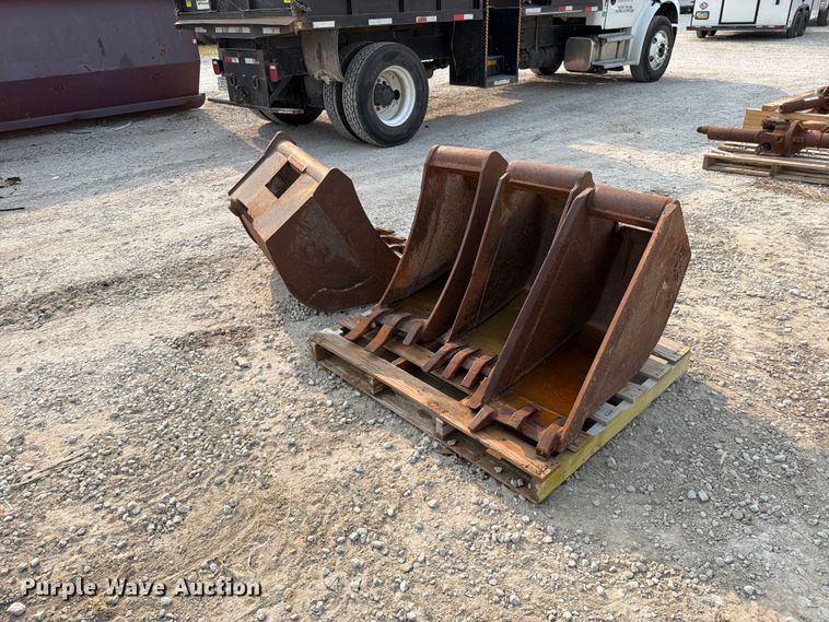 (4) CP Backhoe Buckets - photo 5