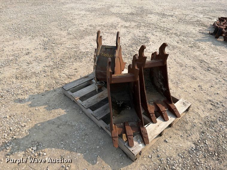 (3) Kubota 12" W Mini Excavator Buckets - photo 3