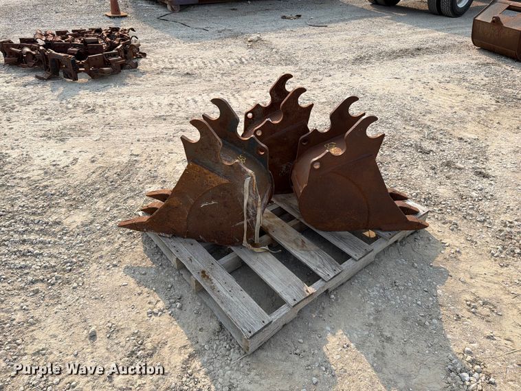 (3) Kubota 12" W Mini Excavator Buckets - photo 5