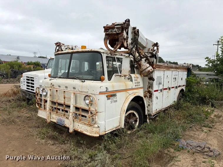 1981 Ford C800 Digger Derrick Truck