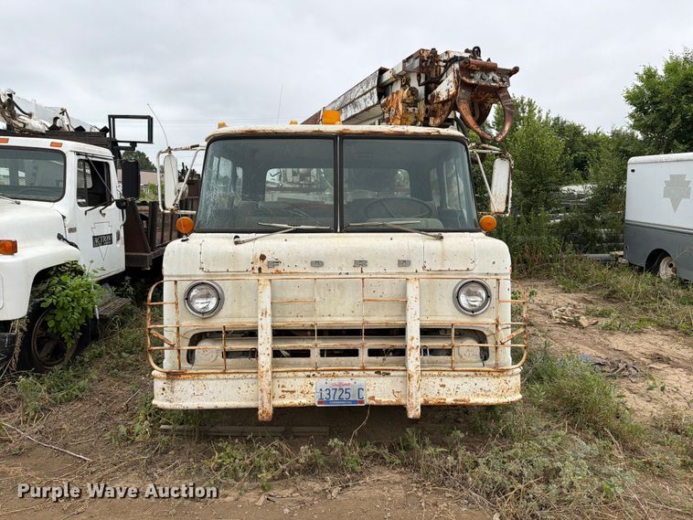 1981 Ford C800 Digger Derrick Truck - photo 2