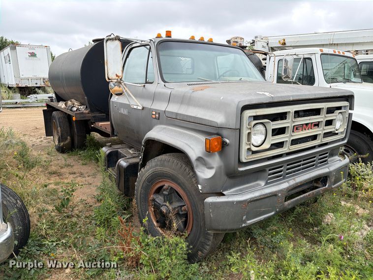 1986 GMC C7 Water Truck - photo 3
