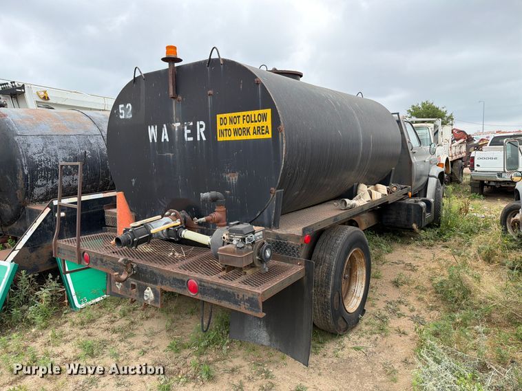 1986 GMC C7 Water Truck - photo 5