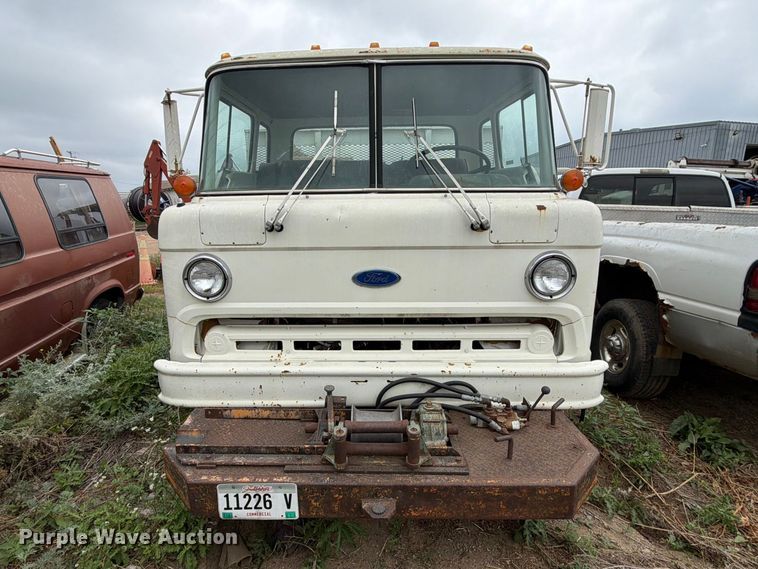 1986 Ford C800 Dump Truck - photo 2