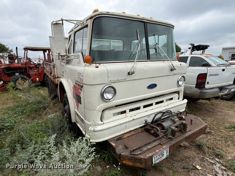 1986 Ford C800 Dump Truck - photo 3