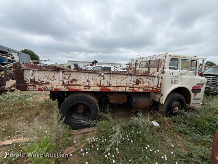 1986 Ford C800 Dump Truck - photo 4